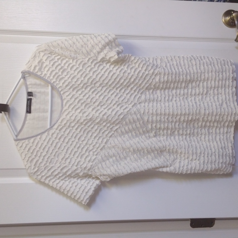 Notations Ivory ruffle blouse